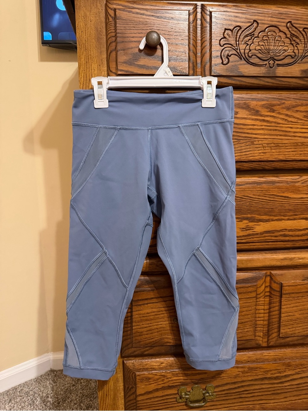 Lululemon Women’s Blue Cropped Legging Mesh Detail Size 4